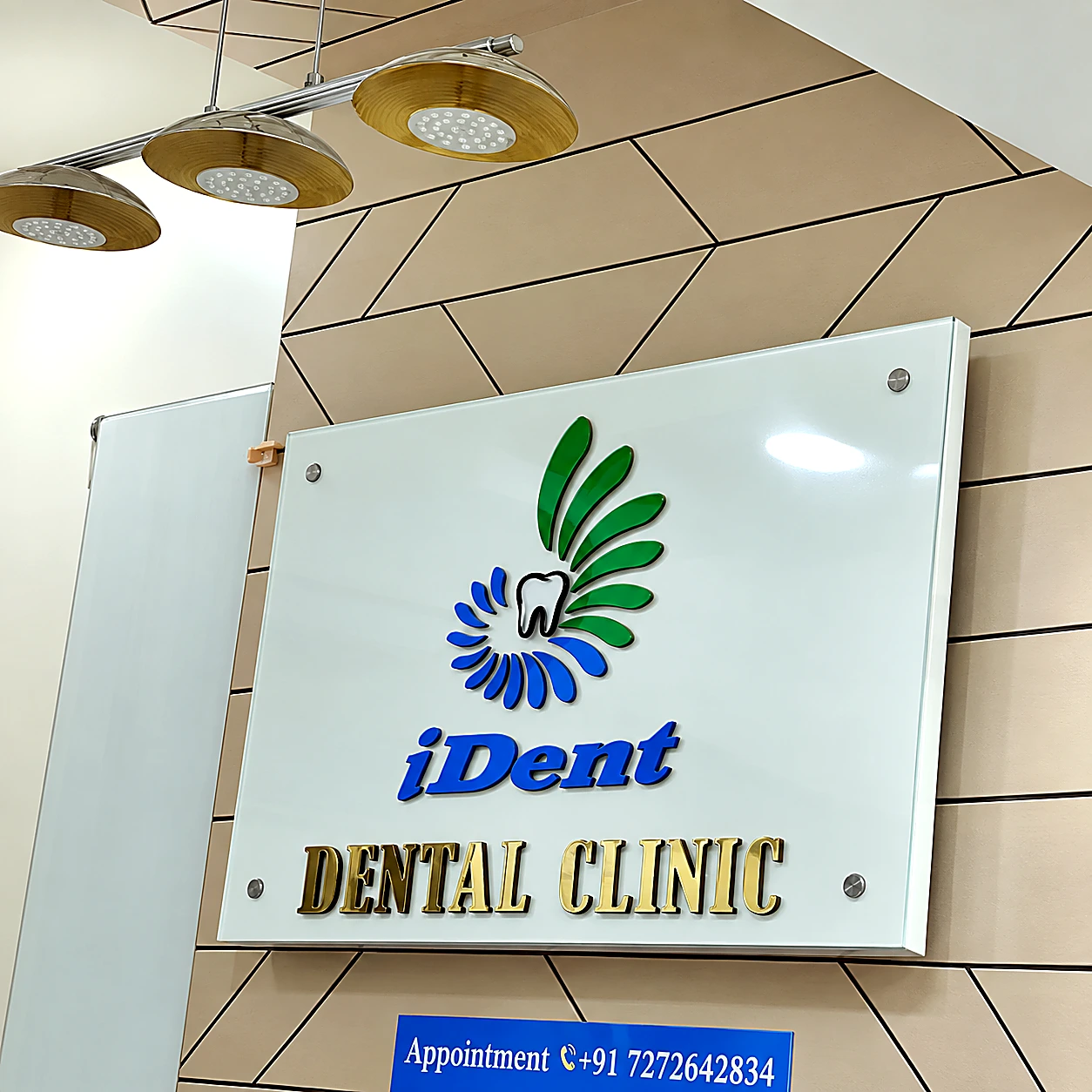 I DENT Dental Clinic entrance signage